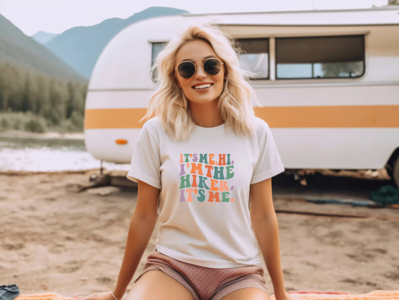 It’s Me Hi I’m the Hiker It’s Me Wavy Retro Groovy Unisex Tee